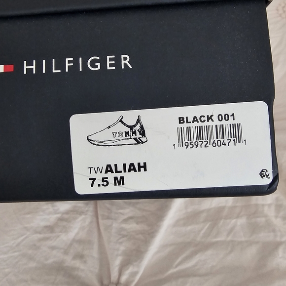 *NEW* TOMMY HILFIGER Women's Aliah Sporty Slip-On Sneakers Size 7.5 - Picture 4 of 5